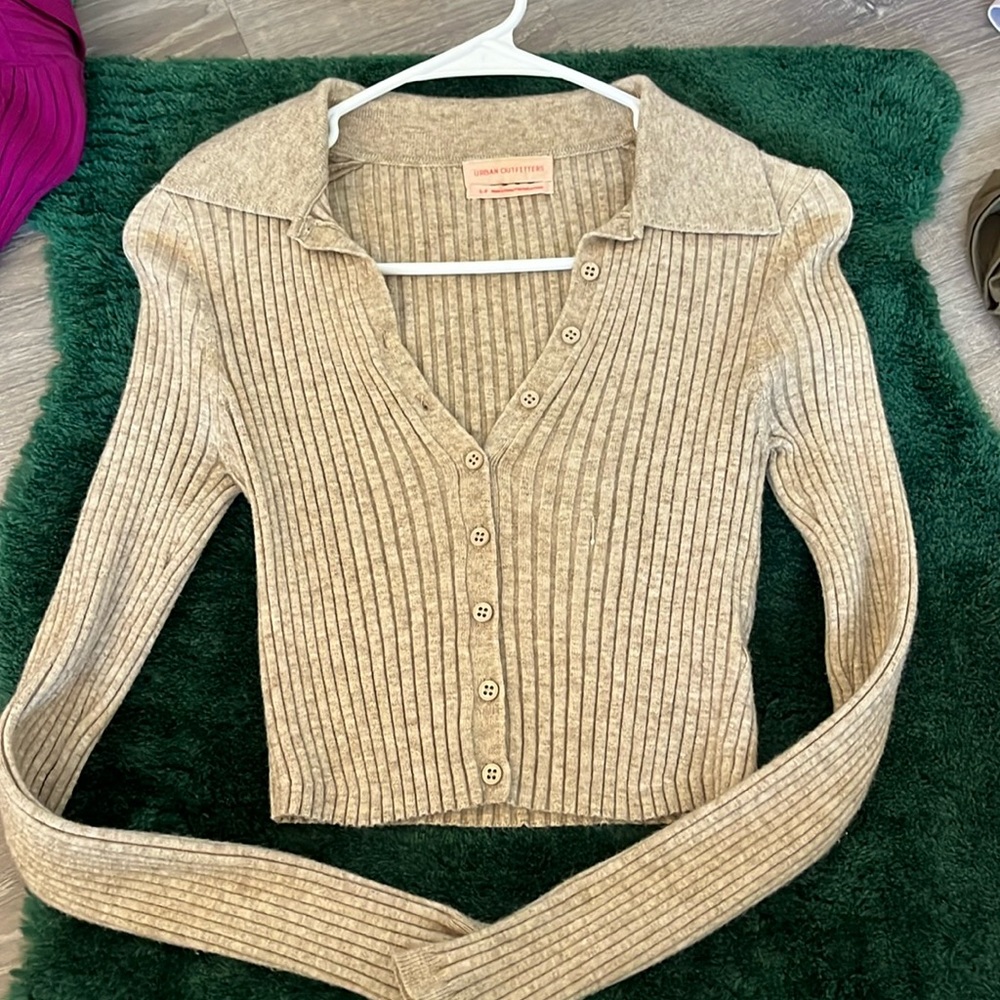 Stunning tan colored button up top from Urban Outfitters. Size small.